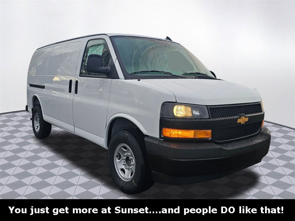 2025 Chevrolet Express Cargo 3500 WT