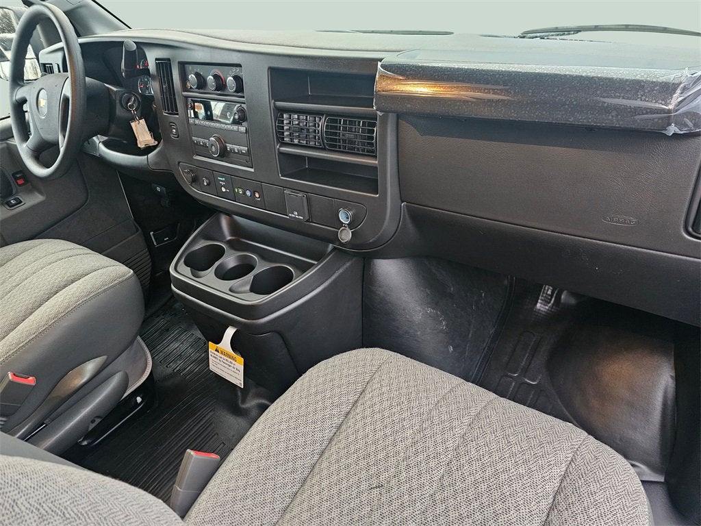 2025 Chevrolet Express Cargo 3500 WT