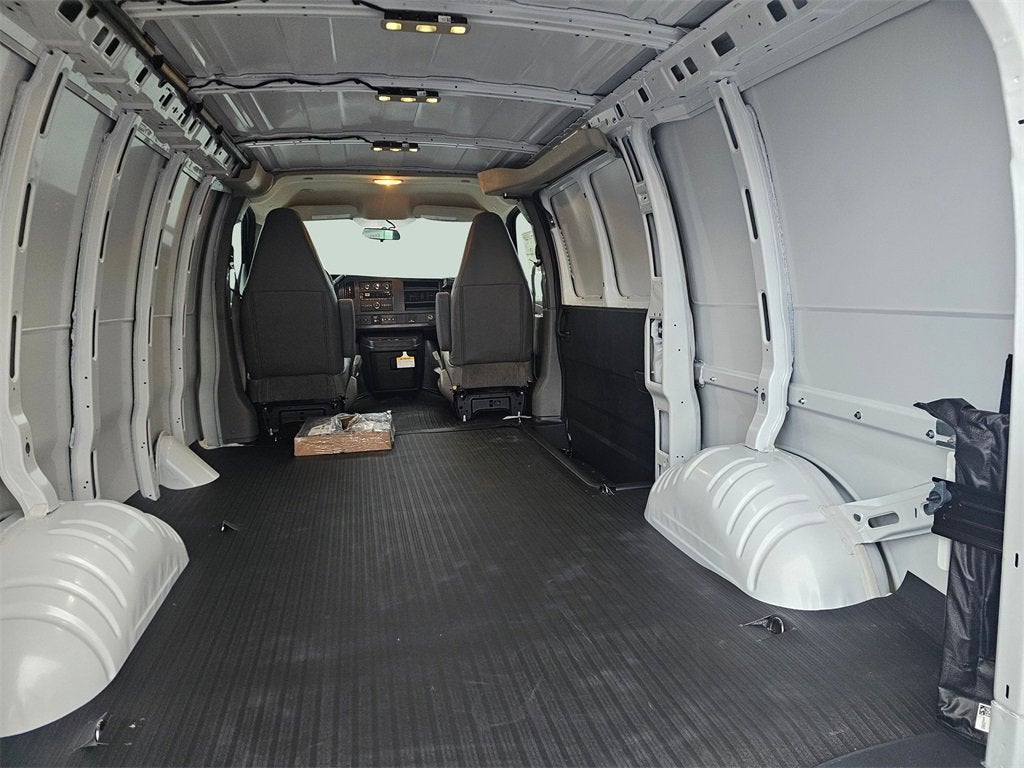 2025 Chevrolet Express Cargo 3500 WT