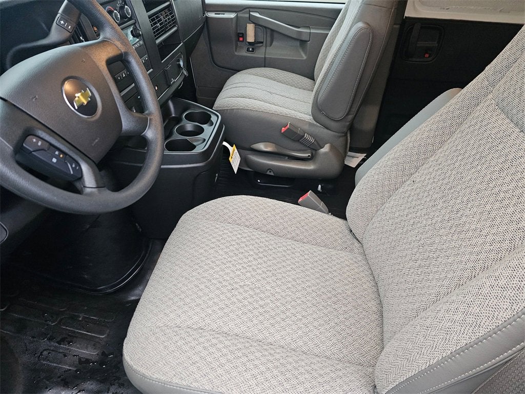 2025 Chevrolet Express Cargo 3500 WT