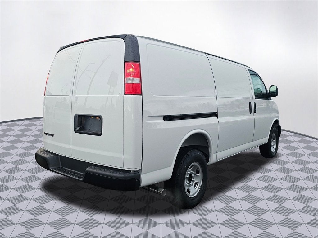 2025 Chevrolet Express Cargo 3500 WT
