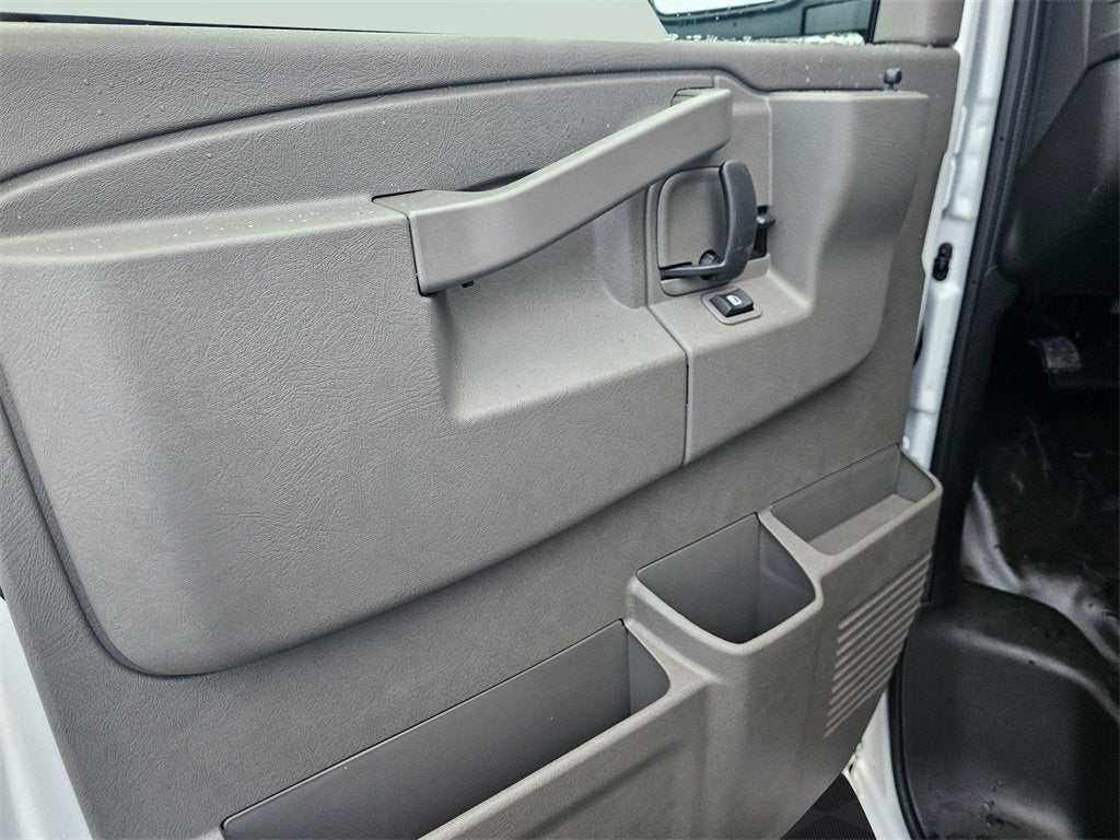2025 Chevrolet Express Cargo 3500 WT