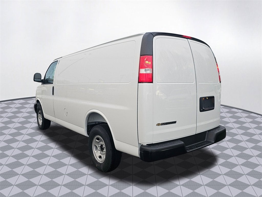 2025 Chevrolet Express Cargo 3500 WT