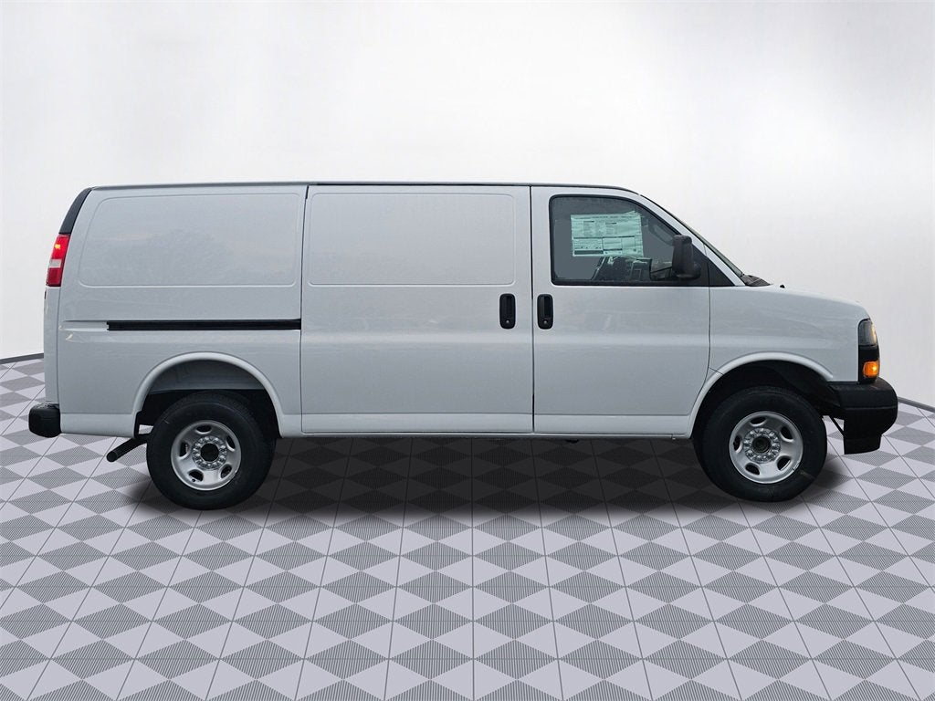2025 Chevrolet Express Cargo 3500 WT