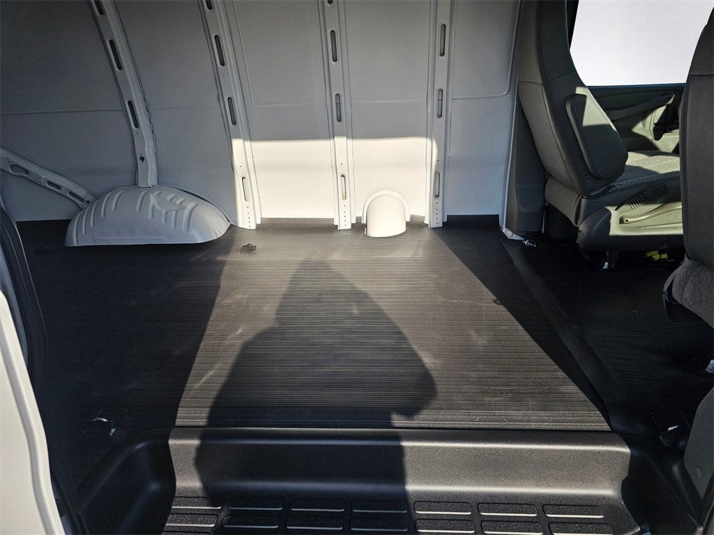 2025 Chevrolet Express Cargo 3500 WT