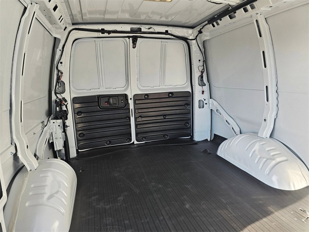 2025 Chevrolet Express Cargo 3500 WT