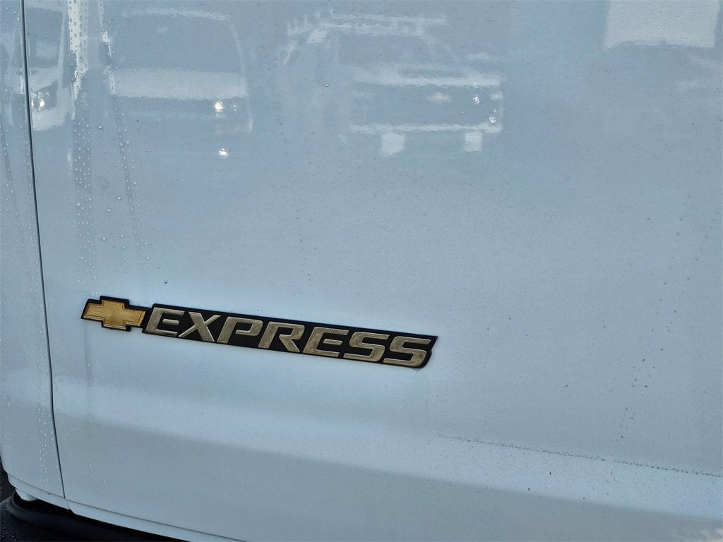 2025 Chevrolet Express Cargo 3500 WT