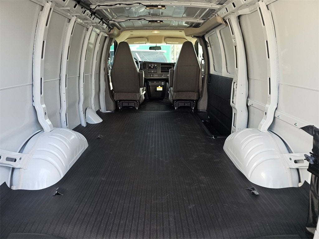 2025 Chevrolet Express Cargo 3500 WT