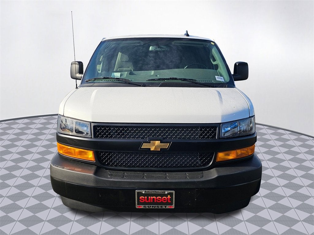 2025 Chevrolet Express Cargo 3500 WT