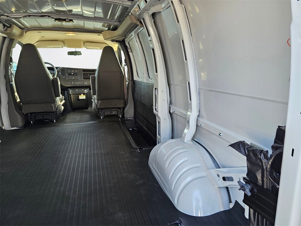 2025 Chevrolet Express Cargo 3500 WT