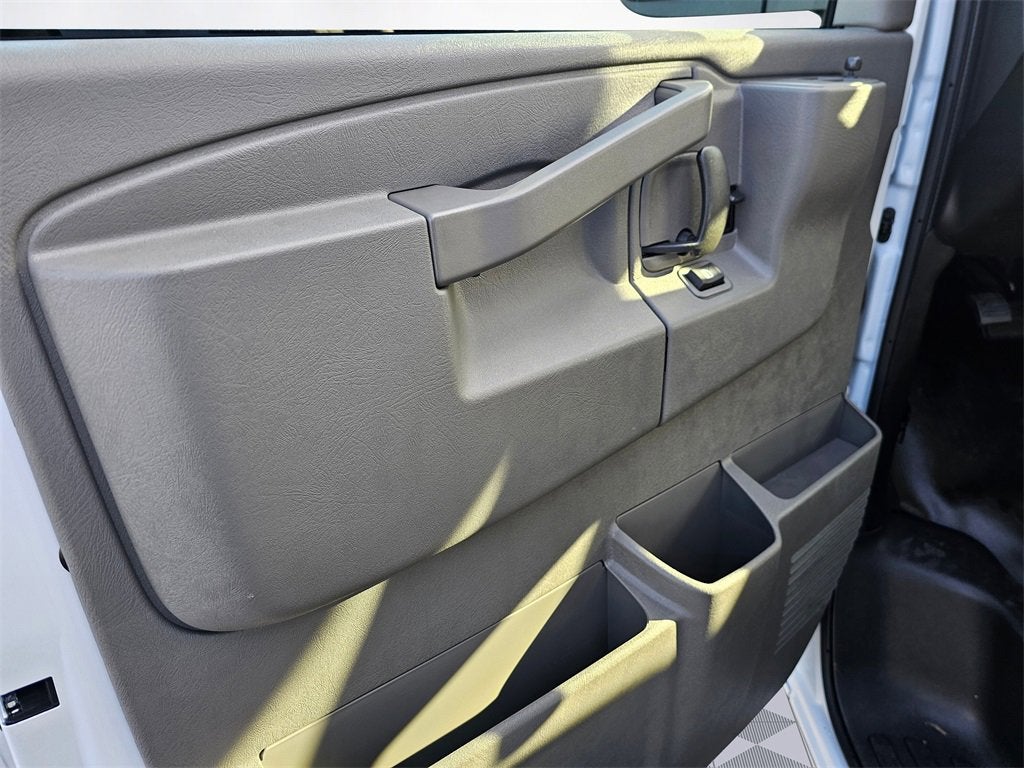 2025 Chevrolet Express Cargo 3500 WT