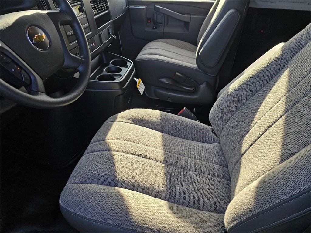 2025 Chevrolet Express Cargo 3500 WT