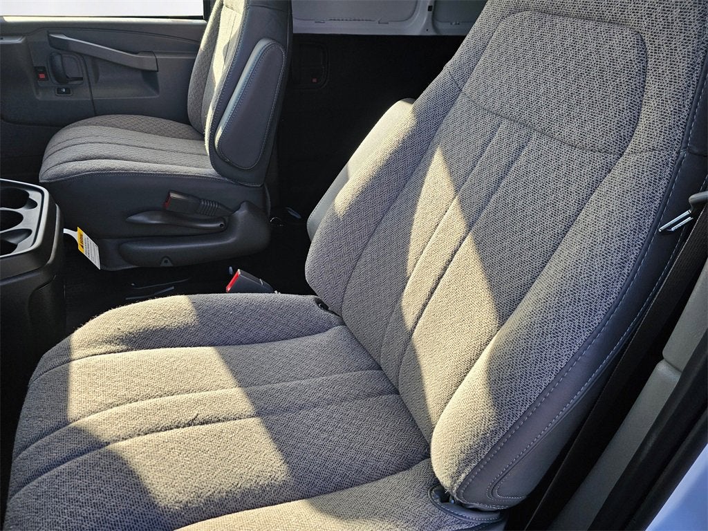 2025 Chevrolet Express Cargo 3500 WT