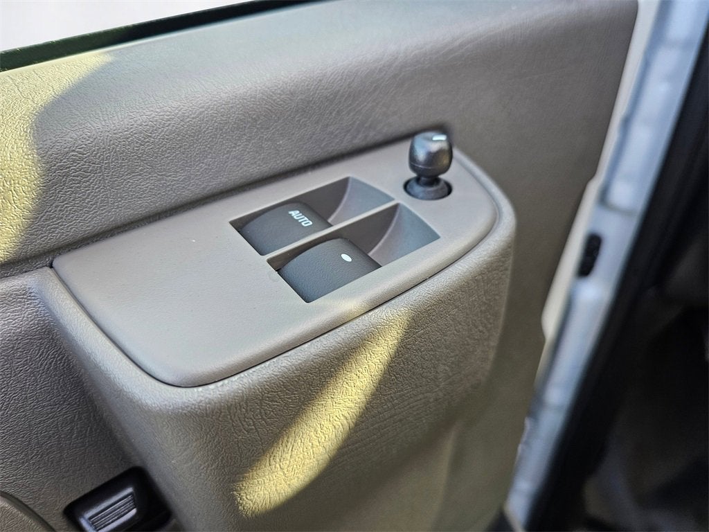 2025 Chevrolet Express Cargo 3500 WT