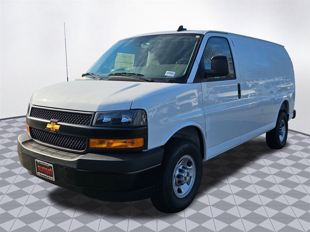 2025 Chevrolet Express Cargo 3500 WT