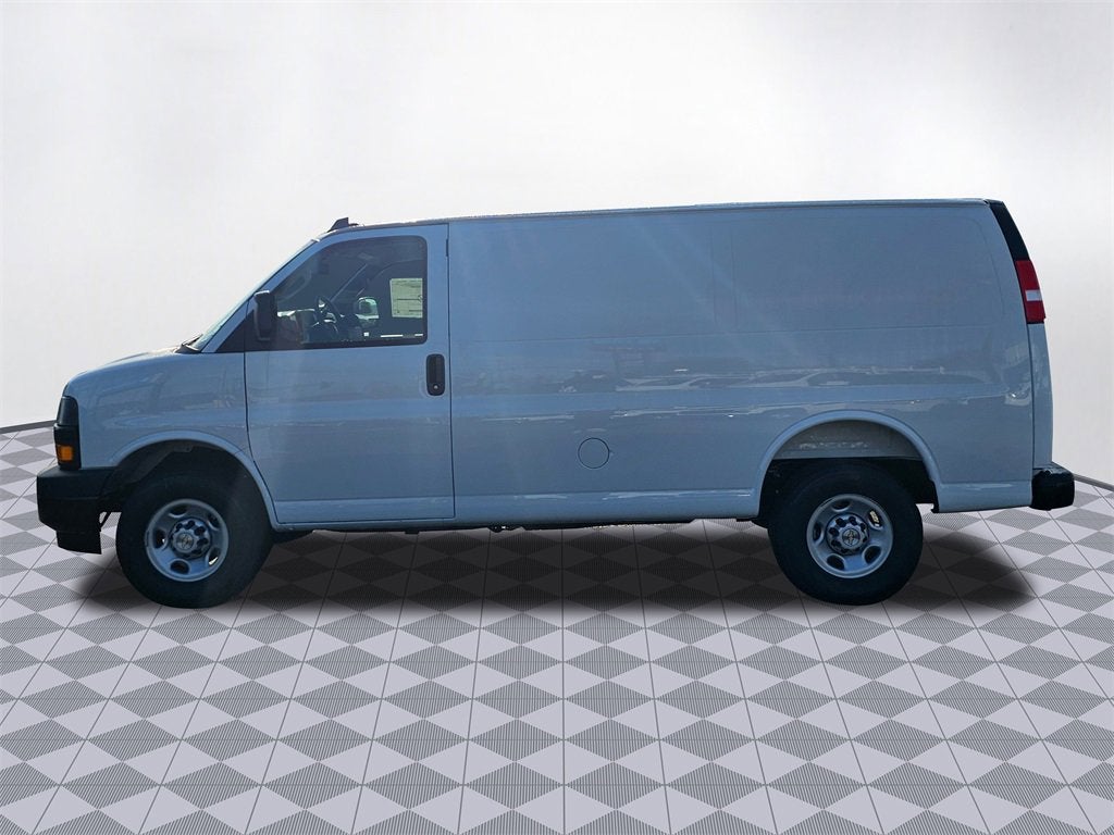 2025 Chevrolet Express Cargo 3500 WT