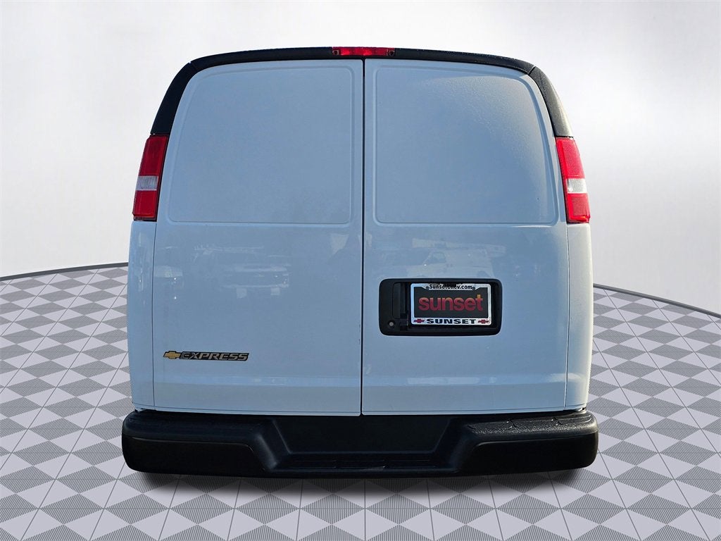 2025 Chevrolet Express Cargo 3500 WT