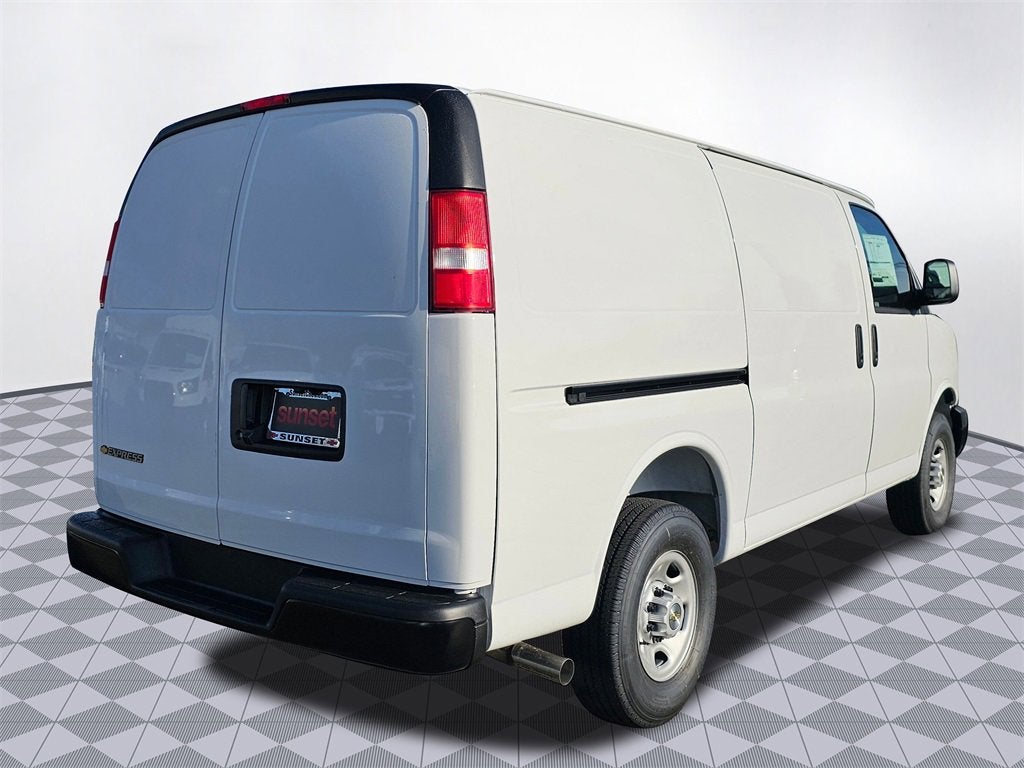 2025 Chevrolet Express Cargo 3500 WT