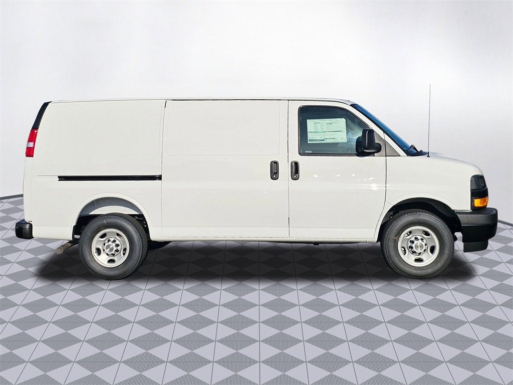 2025 Chevrolet Express Cargo 3500 WT