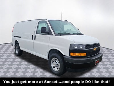 2025 Chevrolet Express Cargo 3500 WT