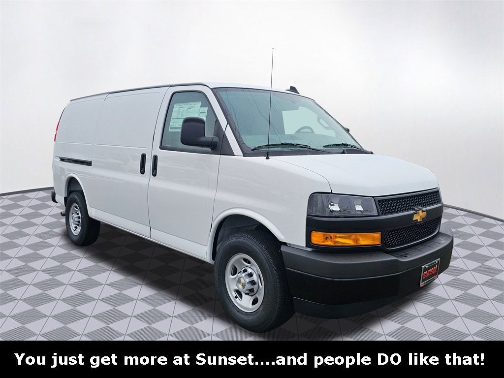 2025 Chevrolet Express Cargo 3500 WT