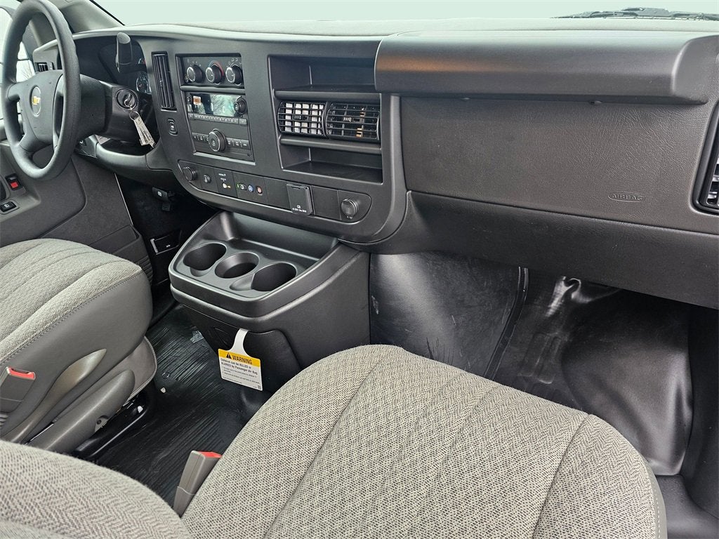 2025 Chevrolet Express Cargo 3500 WT
