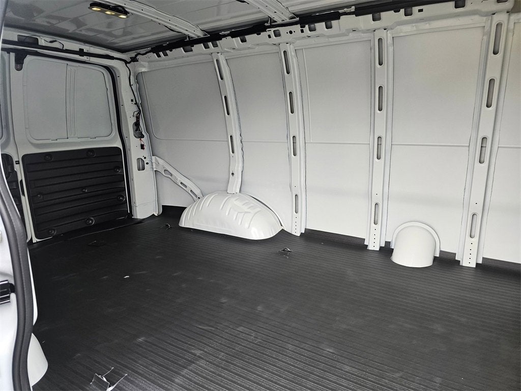 2025 Chevrolet Express Cargo 3500 WT