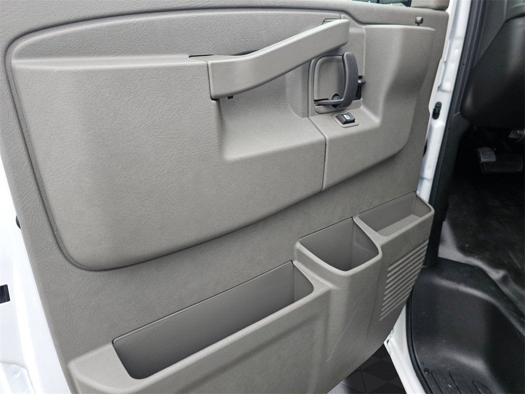 2025 Chevrolet Express Cargo 3500 WT