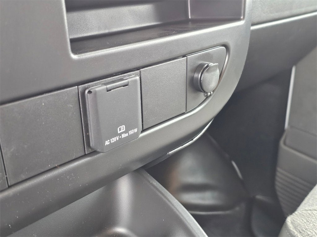 2025 Chevrolet Express Cargo 3500 WT