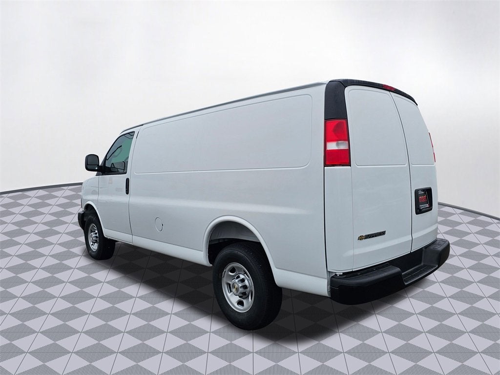 2025 Chevrolet Express Cargo 3500 WT