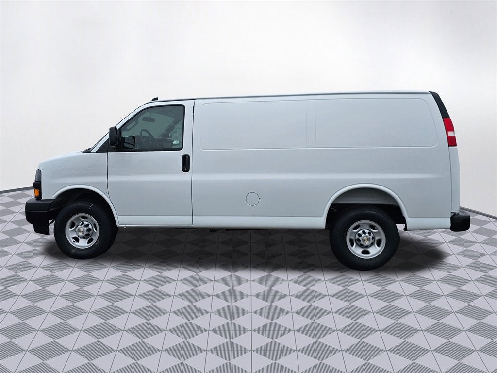 2025 Chevrolet Express Cargo 3500 WT