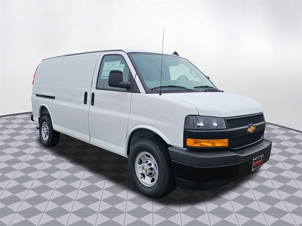 2025 Chevrolet Express Cargo 3500 WT