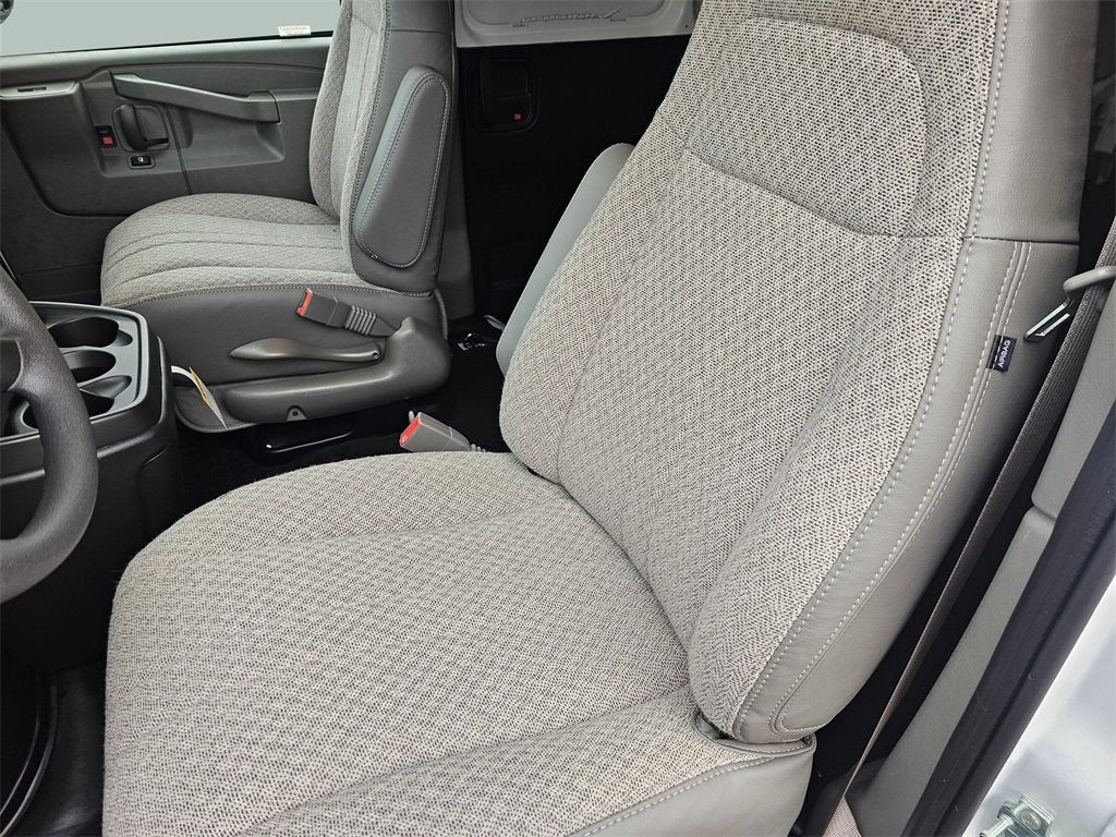 2025 Chevrolet Express Cargo 3500 WT