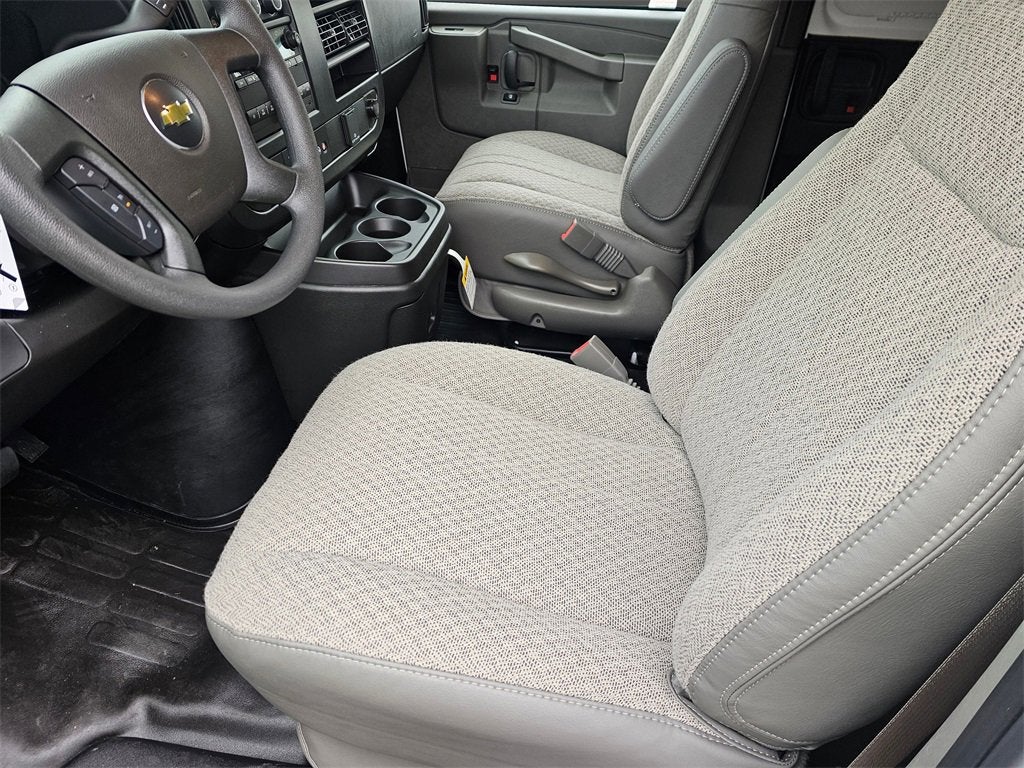 2025 Chevrolet Express Cargo 3500 WT