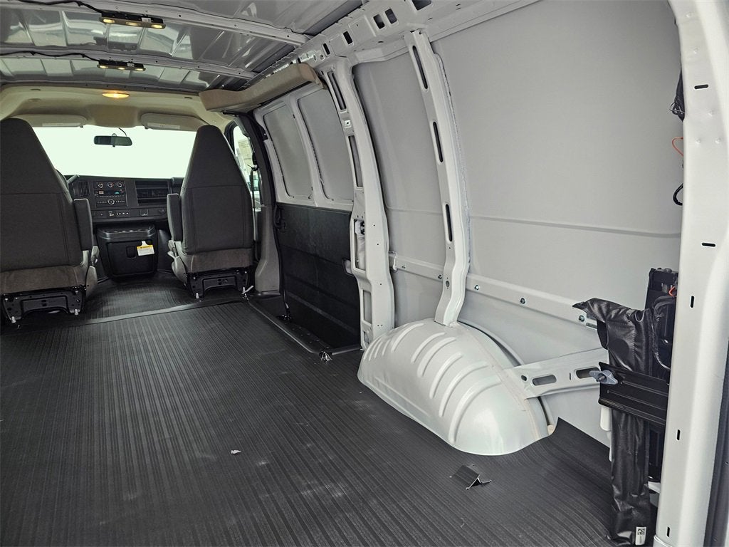 2025 Chevrolet Express Cargo 3500 WT