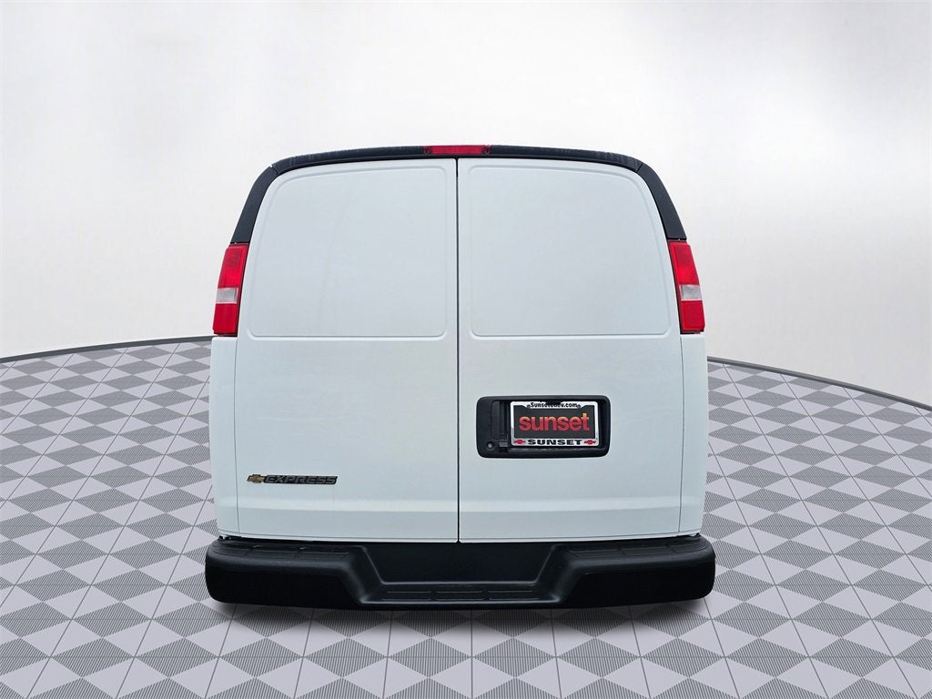 2025 Chevrolet Express Cargo 3500 WT