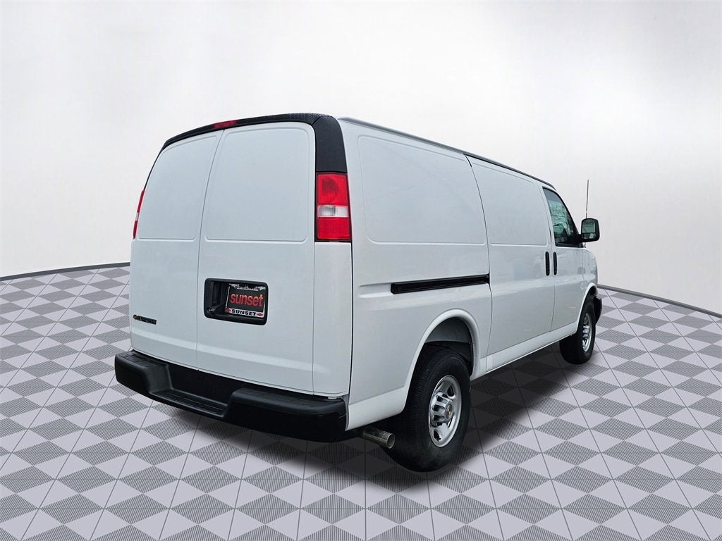 2025 Chevrolet Express Cargo 3500 WT
