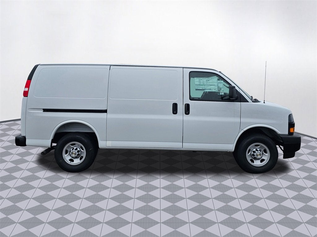 2025 Chevrolet Express Cargo 3500 WT