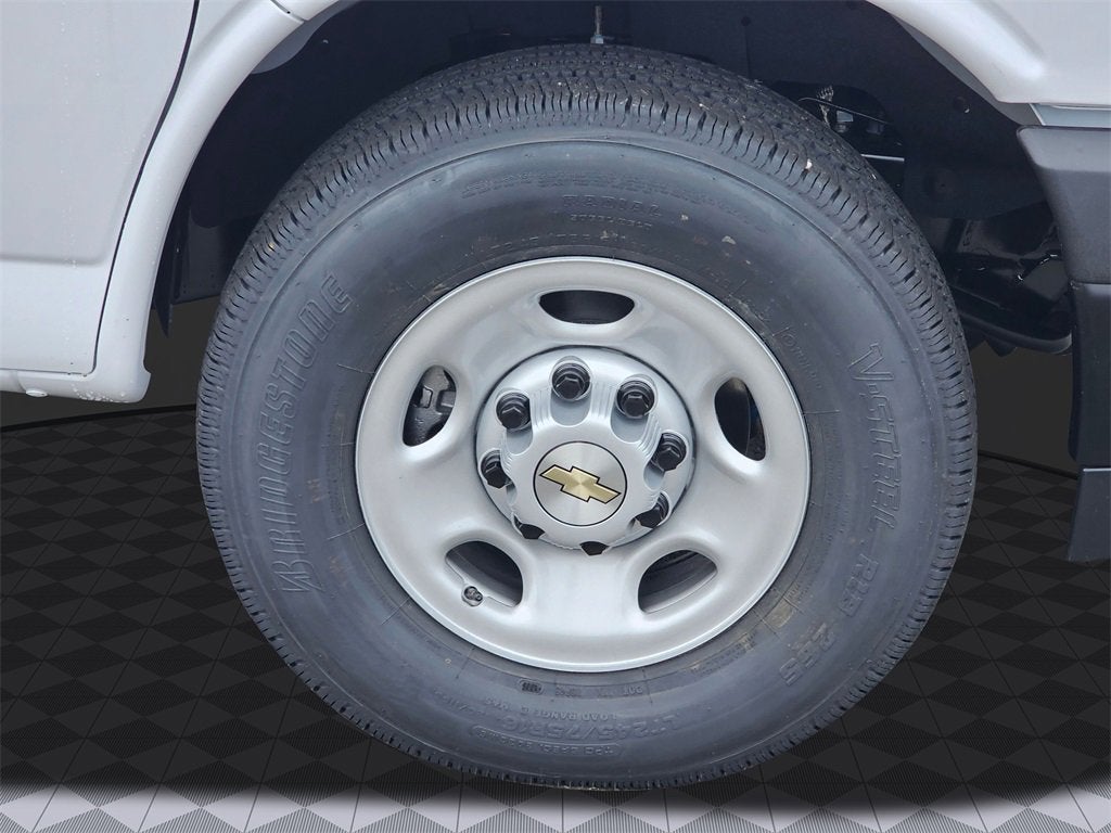 2025 Chevrolet Express Cargo 3500 WT