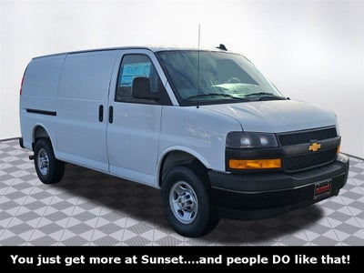 2025 Chevrolet Express Cargo 3500 WT