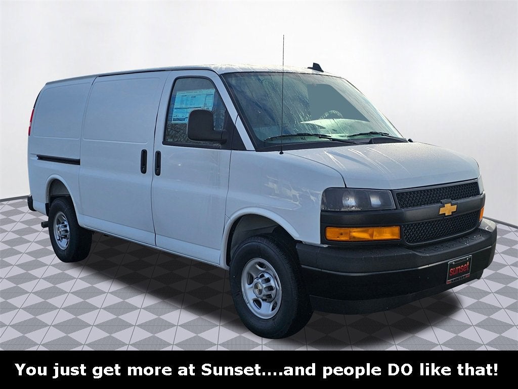 2025 Chevrolet Express Cargo 3500 WT