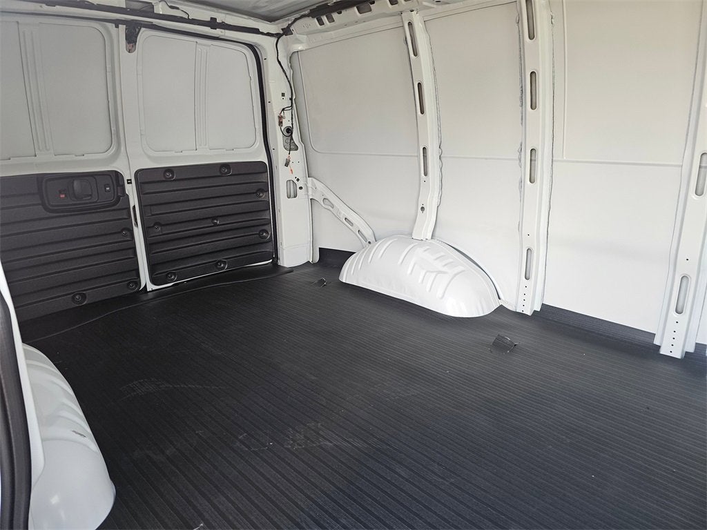 2025 Chevrolet Express Cargo 3500 WT