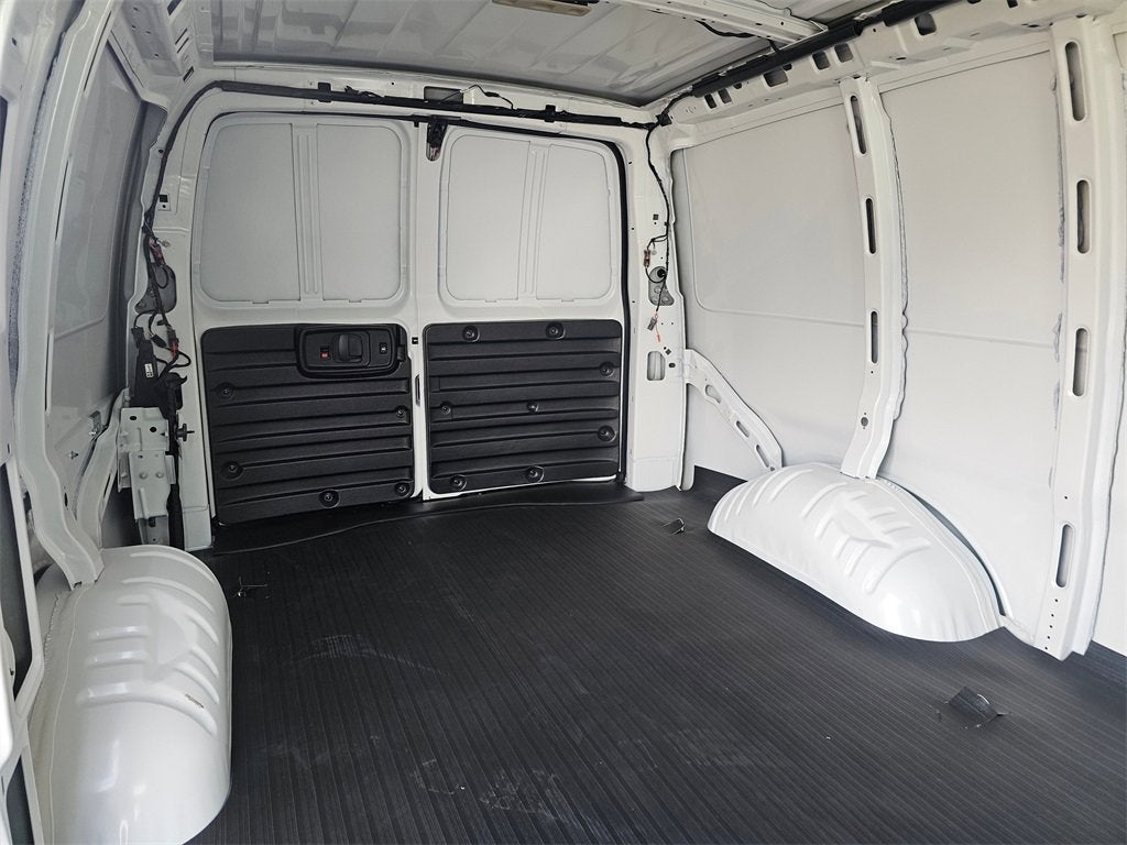 2025 Chevrolet Express Cargo 3500 WT