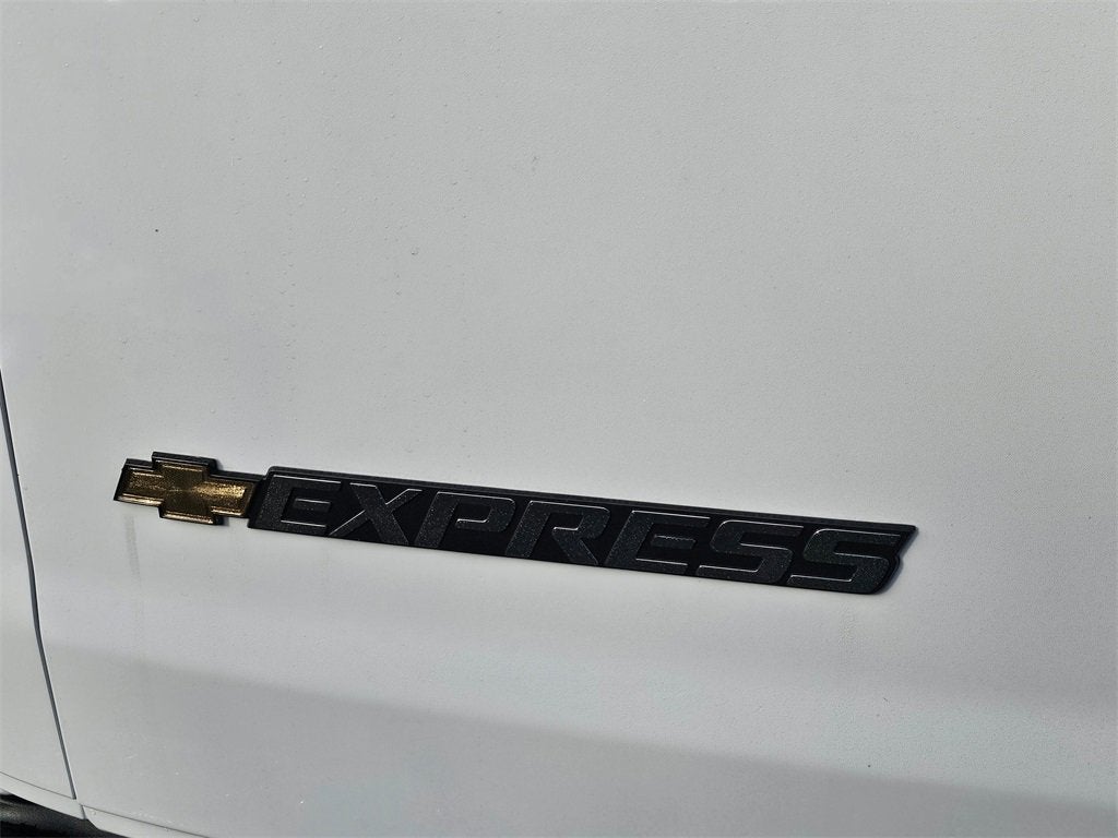 2025 Chevrolet Express Cargo 3500 WT