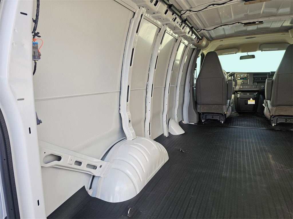 2025 Chevrolet Express Cargo 3500 WT