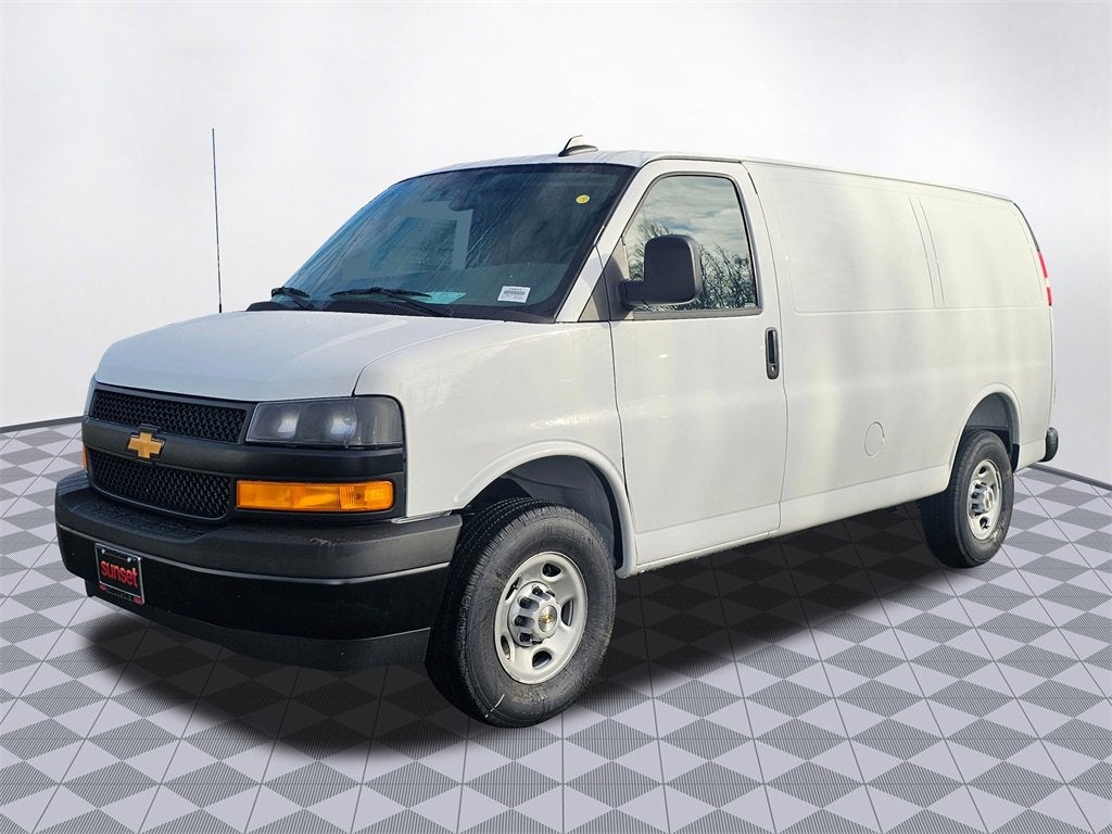 2025 Chevrolet Express Cargo 3500 WT