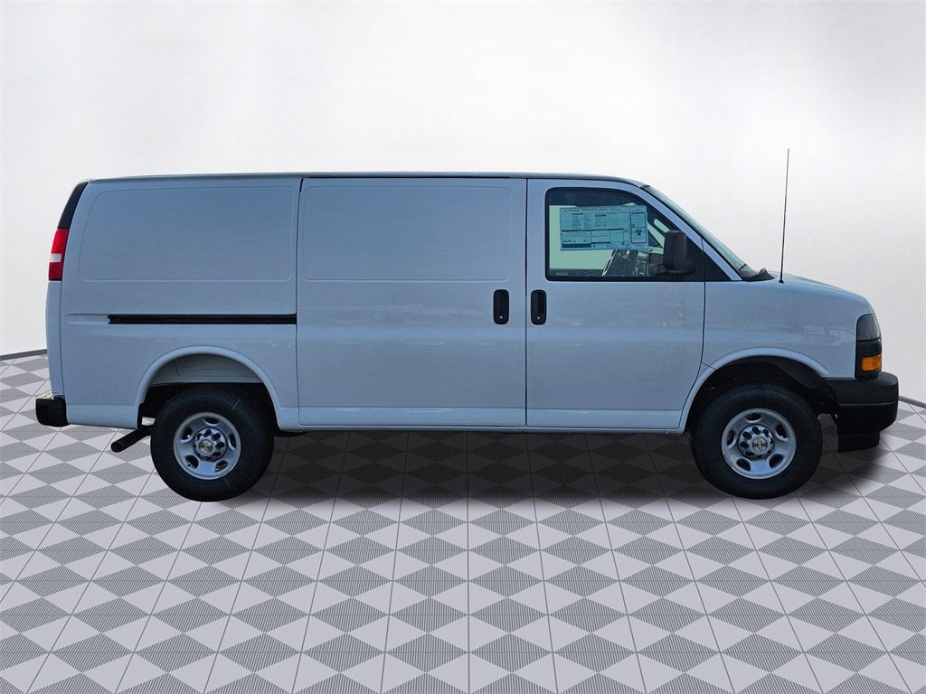 2025 Chevrolet Express Cargo 3500 WT