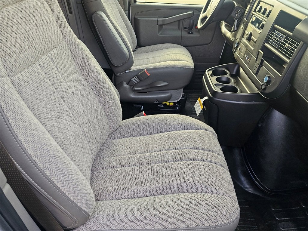 2025 Chevrolet Express Cargo 3500 WT
