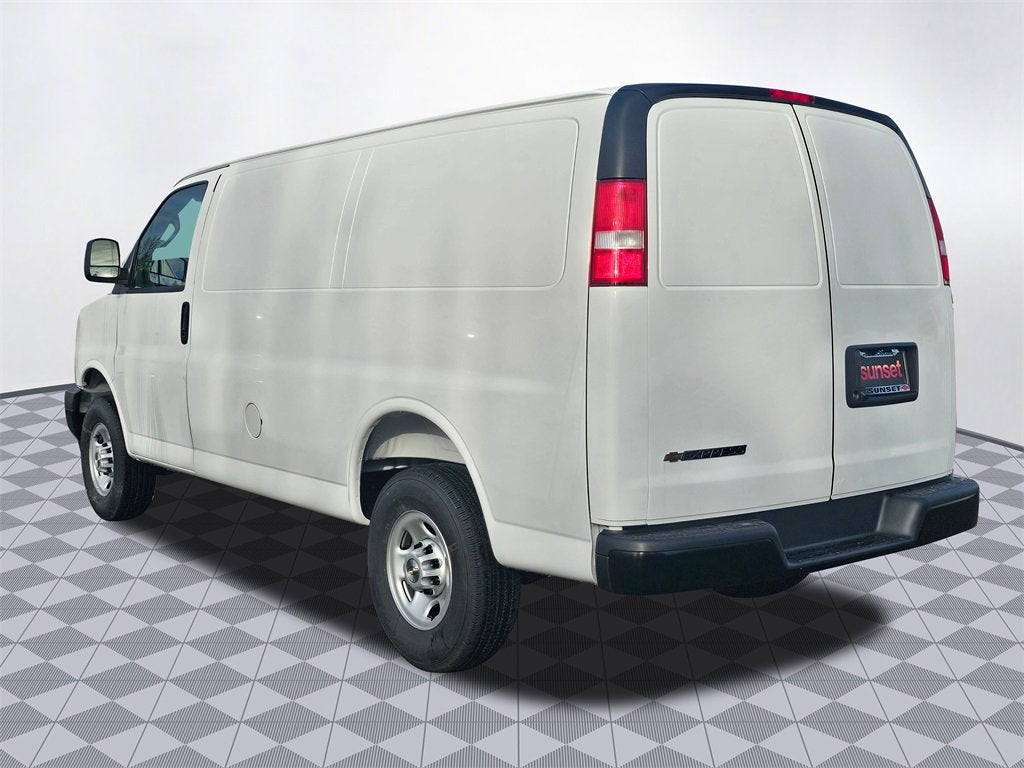 2025 Chevrolet Express Cargo 3500 WT