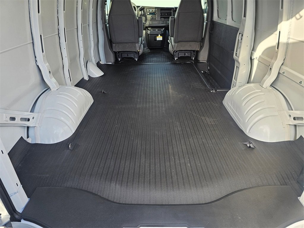 2025 Chevrolet Express Cargo 3500 WT